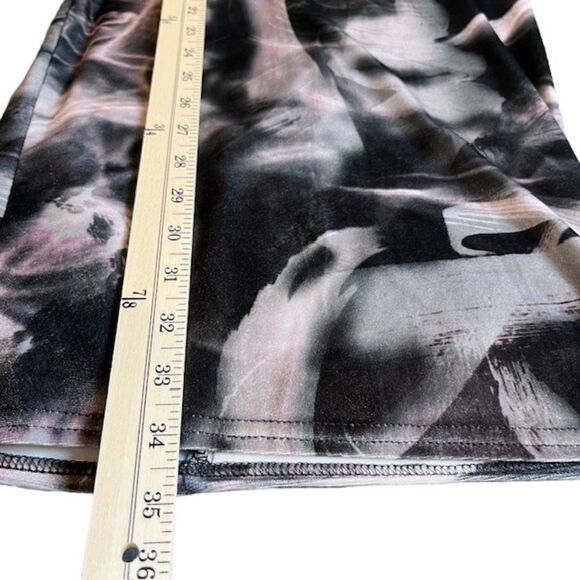 Pretty Little Thing Stretch Velour Strappy Open Back Dress Black Abstract 4 - Picture 8 of 9